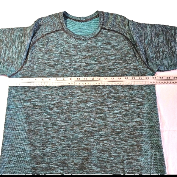2 Large Lululemon Men's  Short Sleeve Green And Gray Athletic Performance Shirts - Picture 5 of 13